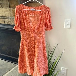 Size 4 Steve Madden never worn… a beautiful dress on